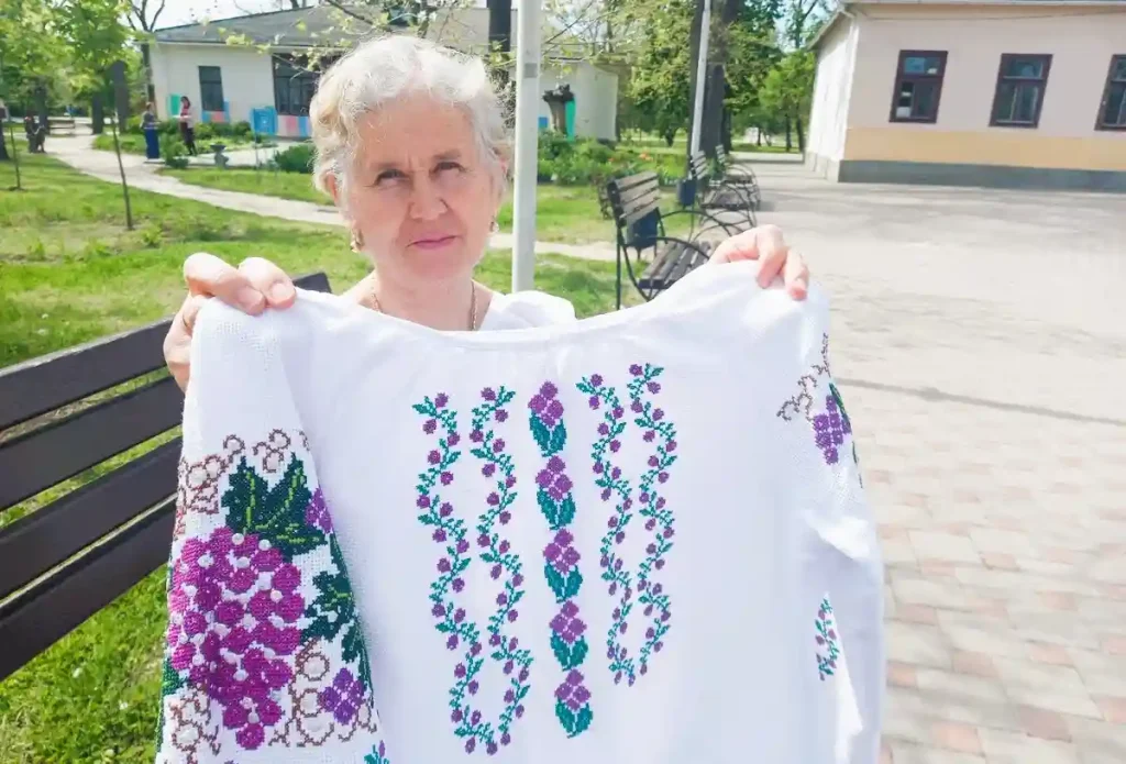 Раритетні молдавські вишиванки в Одесі: майстриня створює справжні шедеври