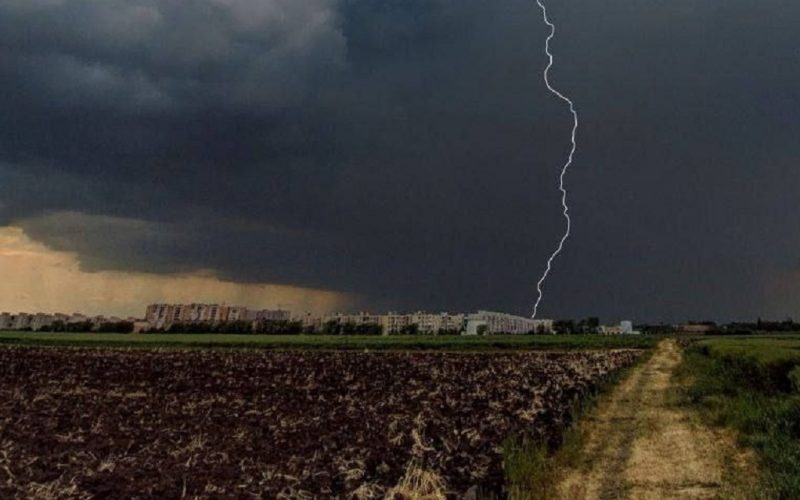 Одеса під загрозою: гроза, град і шквальний вітер на шляху