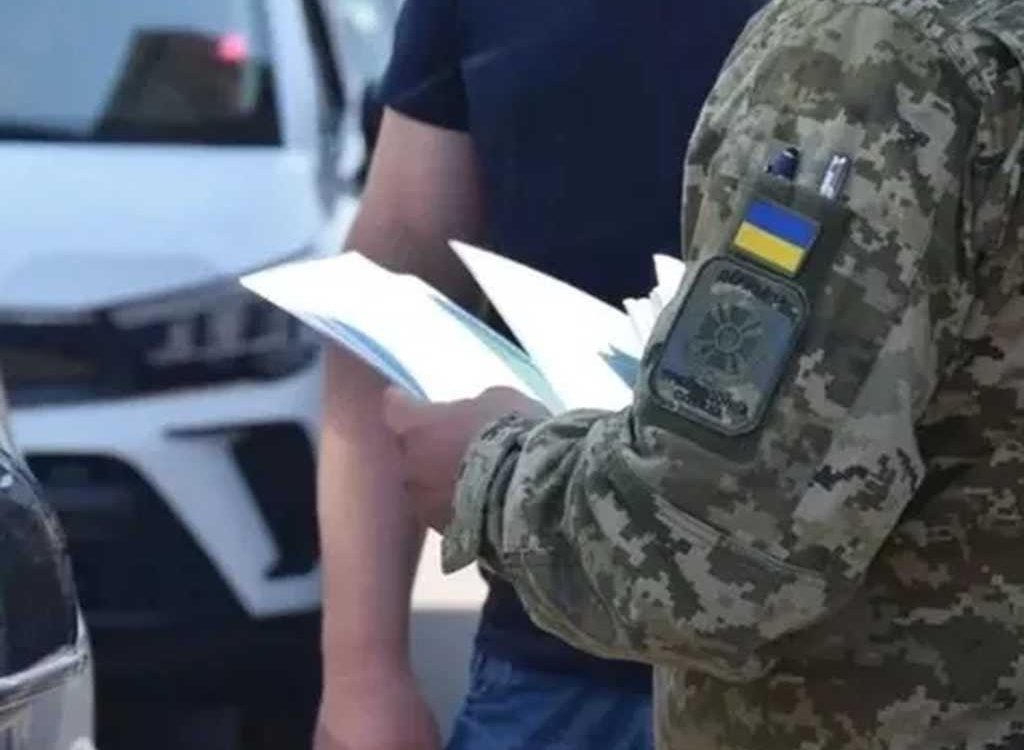 Сотрудників ТЦК без бойового досвіду хочуть послати на фронт: що відомо про рішення в Україні та Одесі