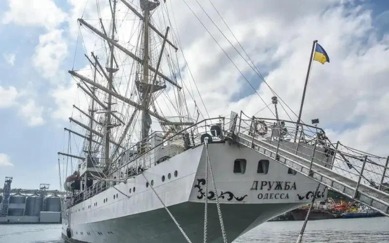 Одеса під атакою: легендарний парусник «Дружба» пошкоджено