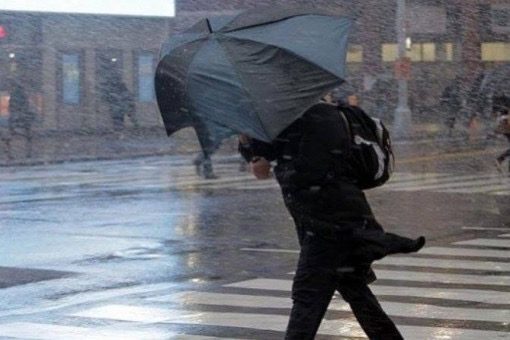 Негода в Одесі: гроза триває, поліція просить бути обачними